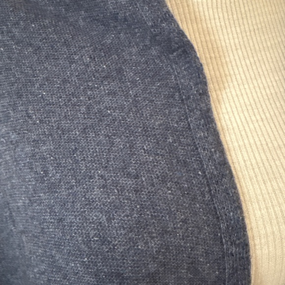 ITALIAN DENIM-BLUE CASHMERE SCARF – SOFT, LIGHTWEIGHT, ELEVATED ESSENTIAL - NWT - Picture 2 of 7